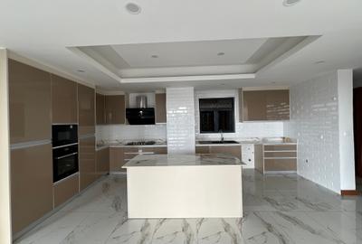 4 Bed Apartment with En Suite at Lantana Road - 4