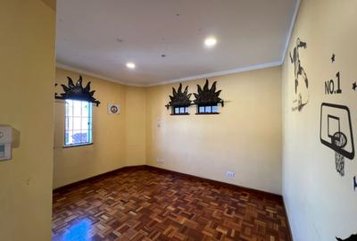 4 Bed Townhouse with En Suite in Lavington - 3