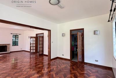 5 Bed Townhouse with En Suite at Lavington - 3