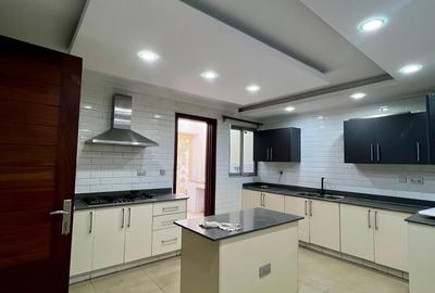 5 Bed Apartment with Borehole in Kilimani