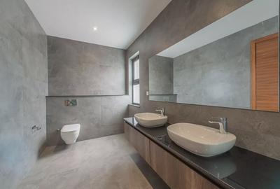 5 Bed Townhouse with En Suite at Kitisuru - 4