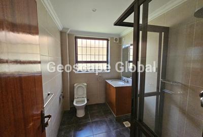 4 Bed Villa with En Suite in Runda