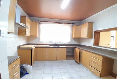 4 Bed Townhouse with En Suite at Lavington - 4