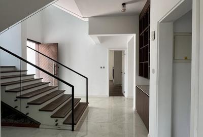 5 Bed Townhouse with En Suite in Lavington - 4