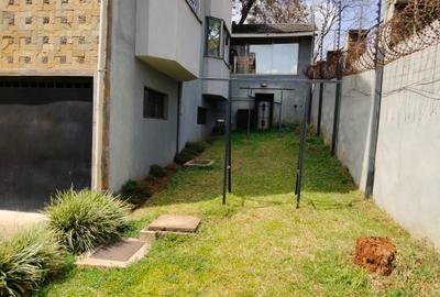 5 Bed Townhouse with En Suite at Westlands - 3