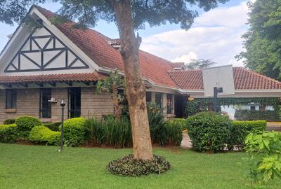 5 Bed House with En Suite in Runda