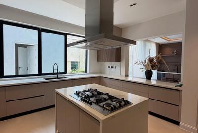5 Bed Villa with En Suite in Runda - 4