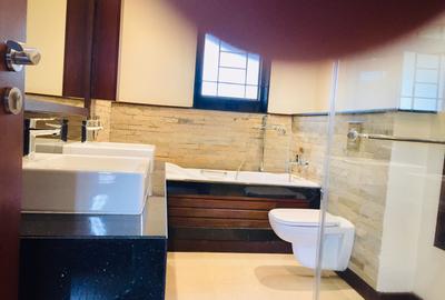 5 Bed Townhouse with En Suite in Kitisuru