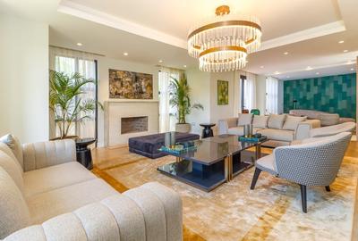 5 Bed Villa with En Suite in Runda