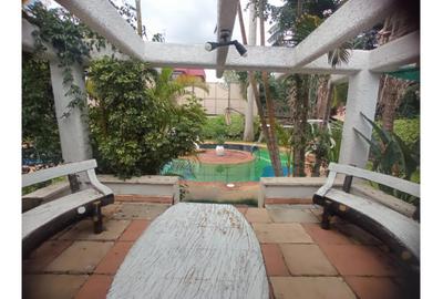 1 Bed House with En Suite in Lavington