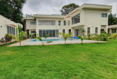 5 Bed House with En Suite in Runda