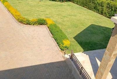 5 Bed House with En Suite in Runda - 2