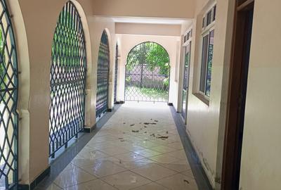 8 Bed Villa with En Suite in Nyali Area - 3