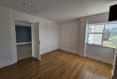 2 Bed Apartment with En Suite at Rhapta Rd
