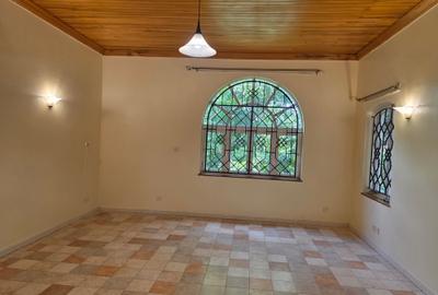 4 Bed House with En Suite in Lake View - 4