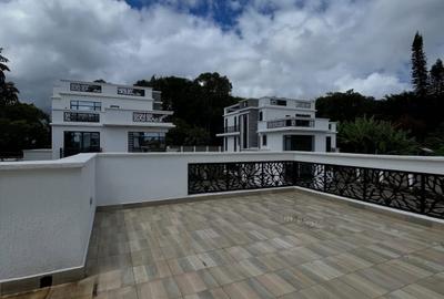 5 Bed Townhouse with En Suite in Lavington - 4