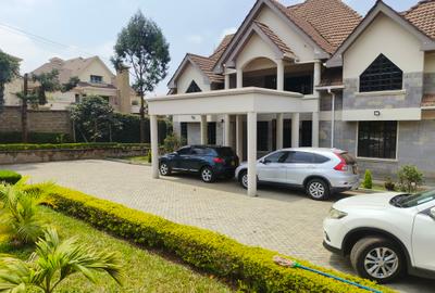 6 Bed House with En Suite in Runda - 2