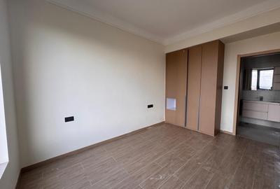 1 Bed Apartment with Gym at Riverside Drive - 4