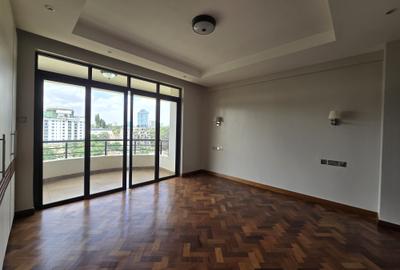 4 Bed Apartment with Swimming Pool in Riverside - 4