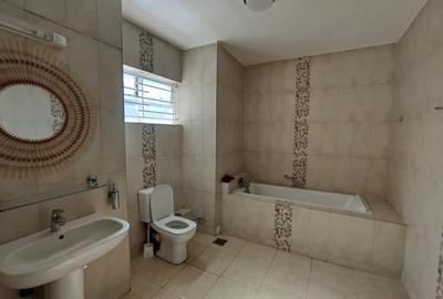 4 Bed Townhouse with En Suite in Runda