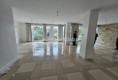 3 Bed Apartment with En Suite in Riverside - 4