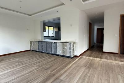 6 Bed Townhouse with En Suite in Lavington - 2