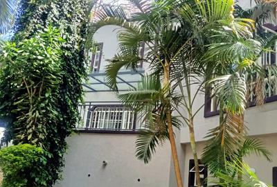 4 Bed Townhouse with En Suite in Spring Valley