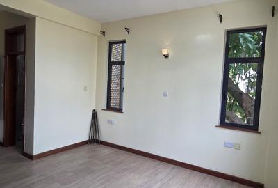 3 Bed Apartment with En Suite at Parklands - 2