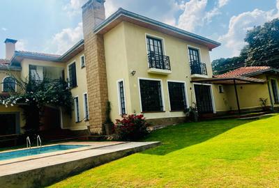 4 Bed House with En Suite in Ridgeways