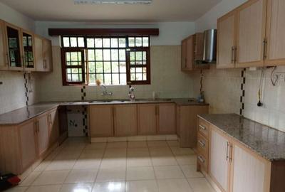 4 Bed Townhouse with En Suite in Rosslyn