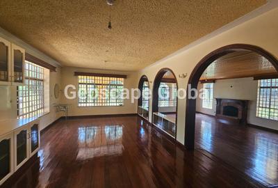 5 Bed House with En Suite in Runda