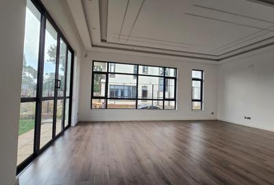 5 Bed House with En Suite in Lavington - 2