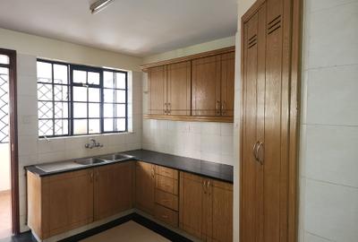3 Bed Apartment with En Suite at Valley Arcade - 4