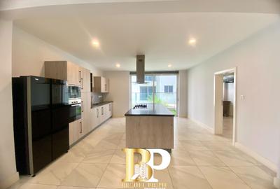 3 Bed Apartment with En Suite in Rhapta Road - 3