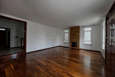 5 Bed Townhouse with En Suite at Lavington Green - 3