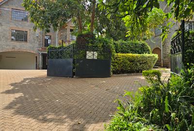 5 Bed Townhouse with En Suite in Lavington - 3