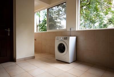 Serviced 3 Bed Apartment with En Suite in Brookside