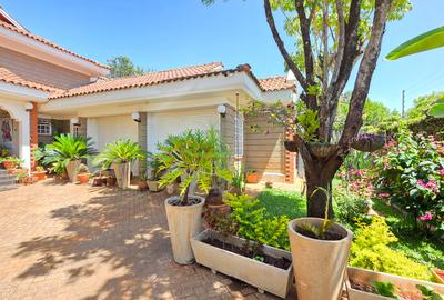 3 Bed Townhouse with En Suite at Old Runda. - 3