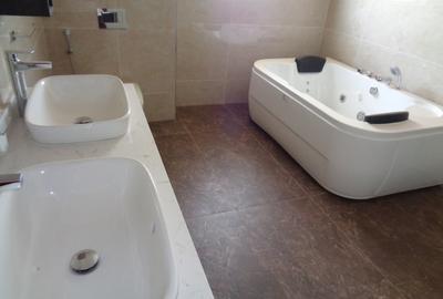 4 Bed Villa with En Suite in Westlands Area - 4