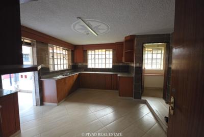 4 Bed Townhouse with Garden in Garden Estate - 2