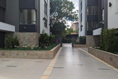 3 Bed Apartment with En Suite in Riverside