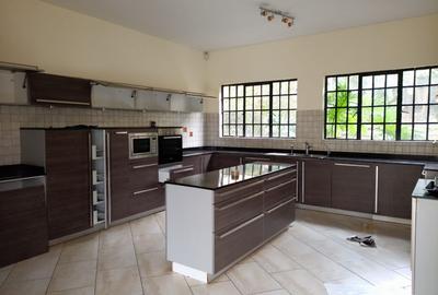 5 Bed Townhouse with En Suite in Lower Kabete