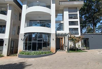 5 Bed Townhouse with En Suite in Lavington