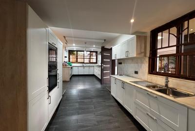 8 Bed House with En Suite in Kyuna