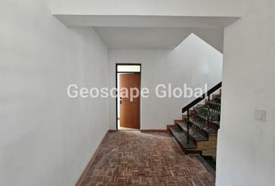 5 Bed House with En Suite in Runda - 2