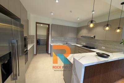 3 Bed Apartment with En Suite in Riverside - 3