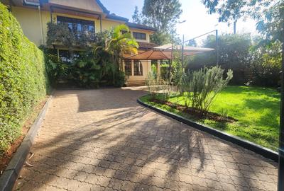 4 Bed Townhouse with En Suite in Lavington - 2