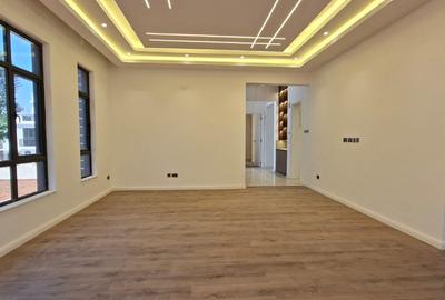 4 Bed Villa with En Suite at Lavington - 3