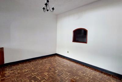 4 Bed Townhouse with En Suite in Westlands Area