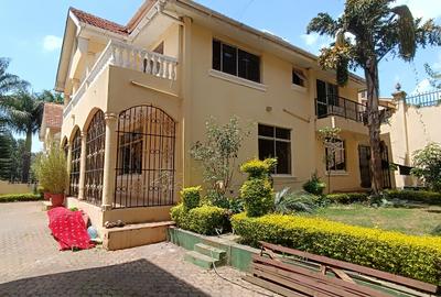 5 Bed House with En Suite in Lavington